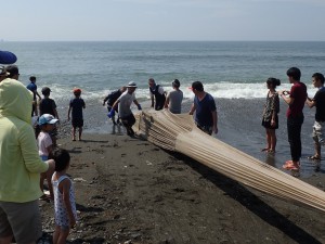 網の先端には魚が！